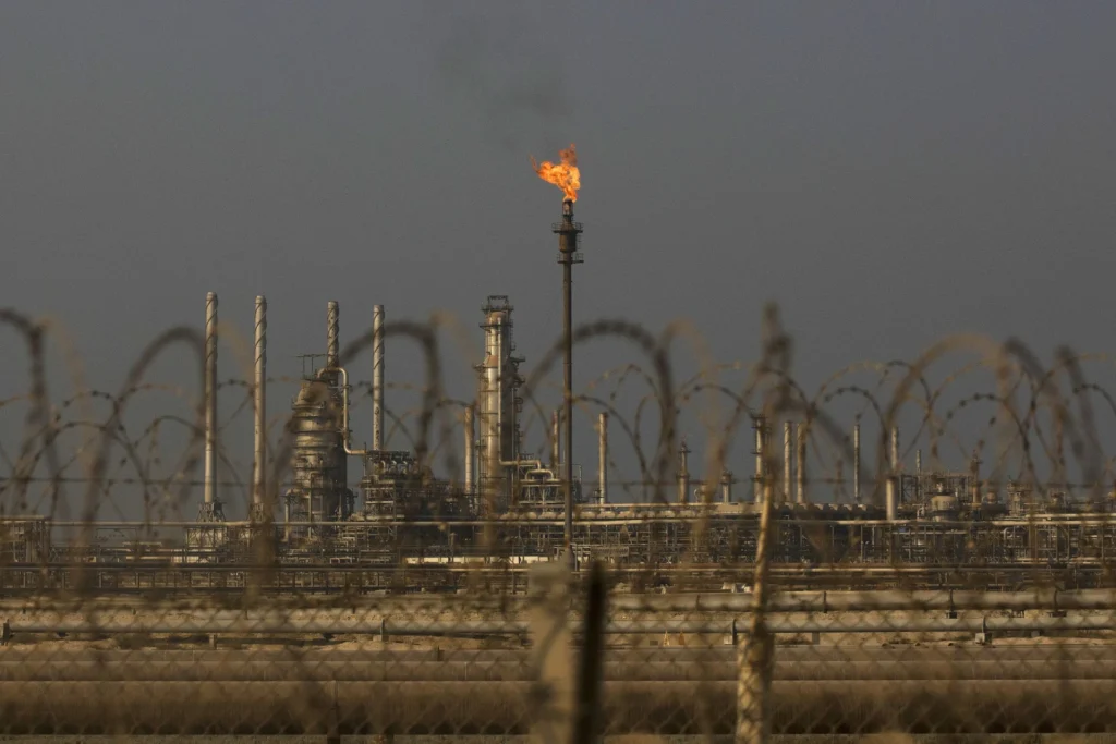Saudis Set Record Asia Oil Premium as Hormuz Closure Bites