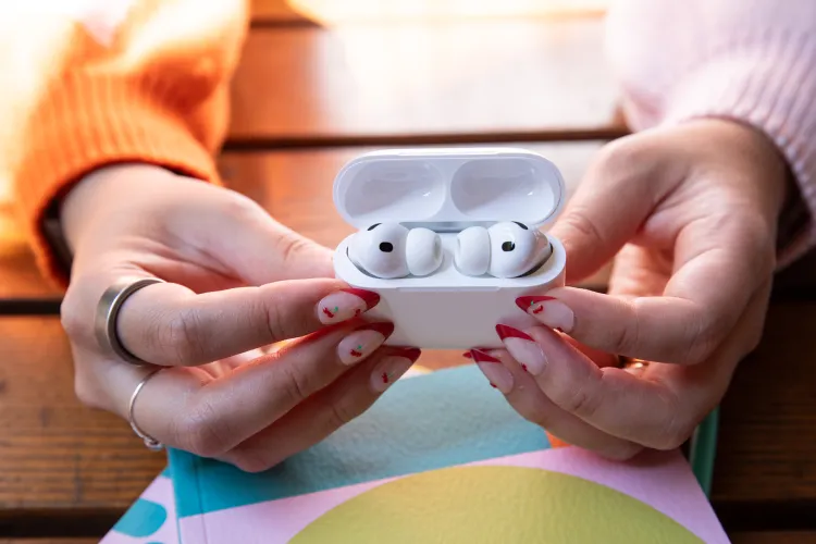 Apple Nears Production of Camera-Equipped AirPods